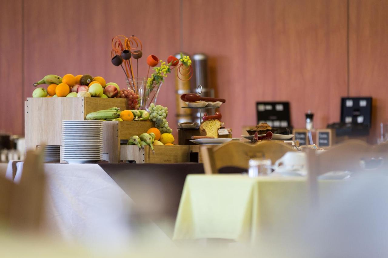 Logis Hotel Restaurant Solenca Nogaro Eksteriør billede